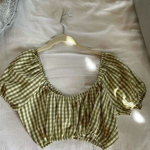 Super Cropped green top with loose sleeves